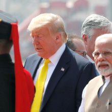 D. Trumpas per didžiulį mitingą Indijoje gyrė N. Modi