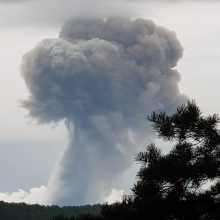 Rusijoje per sprogimus šaudmenų sandėlyje žuvo mažiausiai vienas žmogus