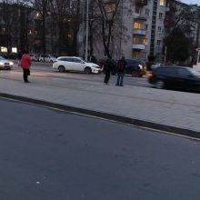 Vilniuje susidūrė du automobiliai: į ligoninę išvežtas kūdikis