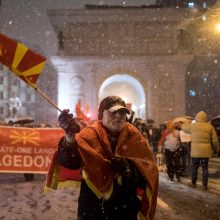 Tūkstančiai makedonų protestavo prieš planus keisti šalies pavadinimą