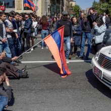 Armėnai protestuoja prieš buvusio šalies lyderio siekį įsitvirtinti valdžioje