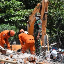 Pakartotinis žemės drebėjimas Indonezijoje: žuvo mažiausiai 319 žmonių