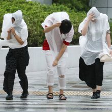 Galingas taifūnas Japonijoje nusinešė mažiausiai šešias gyvybes