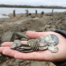 Dėl sausrų nusekusioje Dunojaus vagoje rasta senovinių lobių
