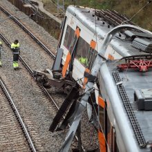 Ispanijoje nuo bėgių nulėkus traukiniui žuvo žmogus, dar 44 sužeisti
