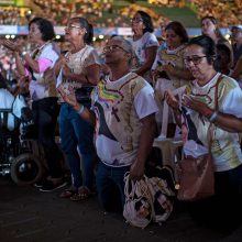 Brazilijoje tūkstančiai tikinčiųjų pagerbė pirmąją šalies šventąją