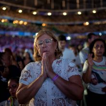 Brazilijoje tūkstančiai tikinčiųjų pagerbė pirmąją šalies šventąją