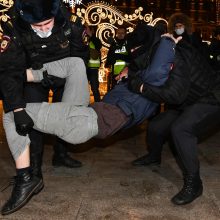 Rusijoje per protestus prieš karą su Ukraina sulaikyta daugiau nei 700 žmonių