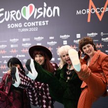 „Eurovizijos“ atidarymas Turine: turkio spalvos kilimu žengė Monika Liu