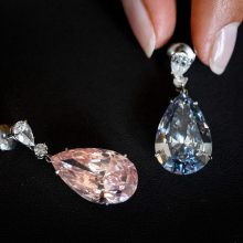 Už auskarus su deimantais aukcione sumokėta net 51,7 mln. eurų