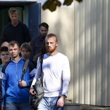 Iš izoliatoriaus Minske paleidžiami protestuotojai: kalbos apie smurtą atima žadą