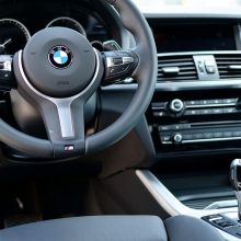 Šiauliuose iš trijų BMW automobilių pavogti vairai, multimedija