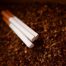 Seimas: neteisėta e. prekyba tabaku turėtų būti blokuojama