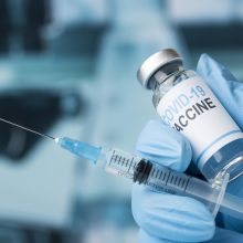 Ispanija siūlys ketvirtąją vakcinos nuo COVID-19 dozę visiems gyventojams