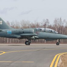 NATO naikintuvams teko lydėti vieną Rusijos karinį lėktuvą