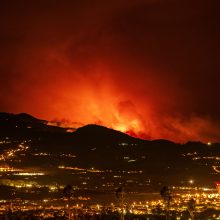 Tenerifėje siaučia didžiulis miškų gaisras: teko evakuoti per 26 tūkst. žmonių