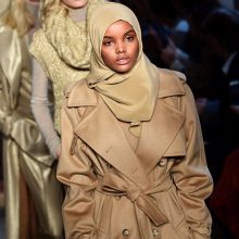 Podiumo žvaigždė musulmonė: didžiuojuosi, kad esu modelis su hidžabu