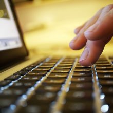 Pernai apie draudžiamą ar žalingą turinį internete gauta beveik 3,6 tūkst. pranešimų