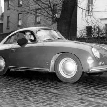 Archyvas: 1964-ieji, Londono gatvėje – S. Connery vairuojamas „Porsche 356“.