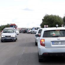 Vairuotojai lieja pyktį dėl kelio į Lėbartus