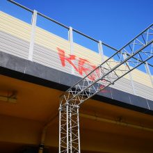 Uostamiestyje siautėja grafitininkai: išpaišė estakadą