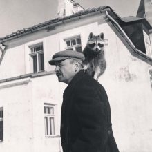 Iškreiptas portretas: juodieji T. Ivanausko biografijos puslapiai