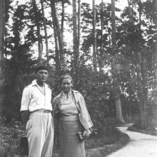 1934 m.: J. Žemaitis su sese Kotryna Palangoje
