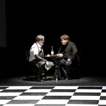 Nelaimima šachmatų partija ARTYN teatro spektaklyje „Tėvuko žaislai“