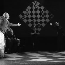 Nelaimima šachmatų partija ARTYN teatro spektaklyje „Tėvuko žaislai“