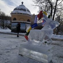 Tibetiečių Naujųjų metų proga – ledo skulptūra