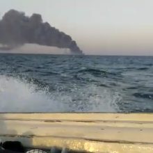 Omano įlankoje užsiliepsnojęs Irano karinių jūrų pajėgų tanklaivis nuskendo