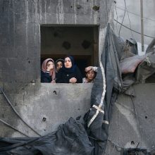 „Hamas“: per Izraelio smūgius Gazos Ruožo pabėgėlių stovykloje žuvo 195 žmonės