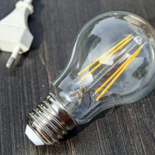 Ministerija siūlo atsisakyti elektros kainų reguliavimo buitiniams vartotojams