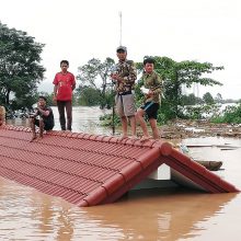 Laose griuvus užtvankai dingo šimtai žmonių