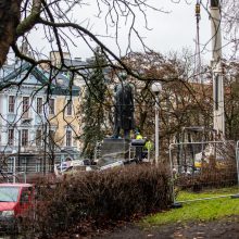 Vilniuje nukeltas sovietmečio veikėjo ir rašytojo P. Cvirkos paminklas