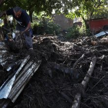 Salvadore nuslinkus purvo nuošliaužai žuvo šeši žmonės, dar 35 dingo