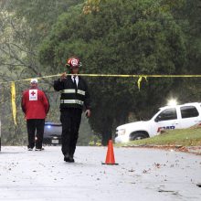 Atlantos priemiestyje lėktuvas rėžėsi į namą: žuvo mažiausiai vienas žmogus