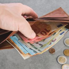 Diskusijos dėl minimalios algos: profsąjungos sieks 871 euro, pramonininkai – 800 eurų