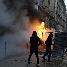 Prancūzijoje antrą dieną vykstantis streikas paralyžiavo susisiekimą