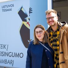 Kelionę per didžiuosius Lietuvos miestus pradeda „Teisingumo kambarys“