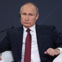 V. Putinas ragina rusus skiepytis nuo COVID-19, mini galimybę vakcinuotis užsieniečiams