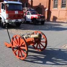 Kauno rajono ugniagesiams atsistoti ant kojų padėjo kolegos lenkai