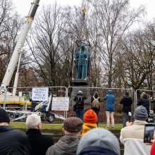 Vilniuje nukeltas sovietmečio veikėjo ir rašytojo P. Cvirkos paminklas