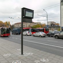 Vilniuje keleivių patogumui – 20 naujų švieslenčių stotelėse