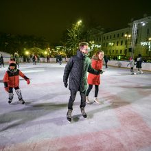 Dovana vilniečiams: Lukiškių aikštėje atidaryta čiuožykla