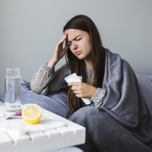 Šiek tiek sumažėjo sergamumas gripu ir COVID-19, peršalimo ligomis – ūgtelėjo