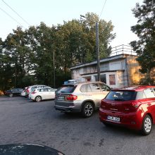 T. Masiulio gatvėje dėl ne vietoje pastatytų automobilių sutriko troleibusų eismas