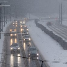 Naktį eismo sąlygas sunkins snygis, rūkas ir plikledis