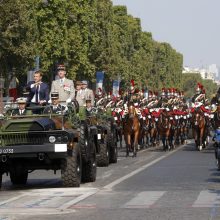 Bastilijos paėmimo dieną mininti Prancūzija surengė didelį karinį paradą
