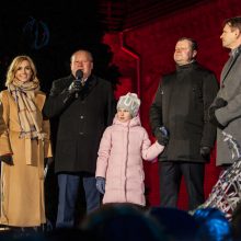 Svarbiausia pakaunės Kalėdų eglė Raudondvaryje įžiebta TV3 „Išsipildymo akcijos“ metu